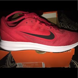 Boys Nike Downshifter size 6y